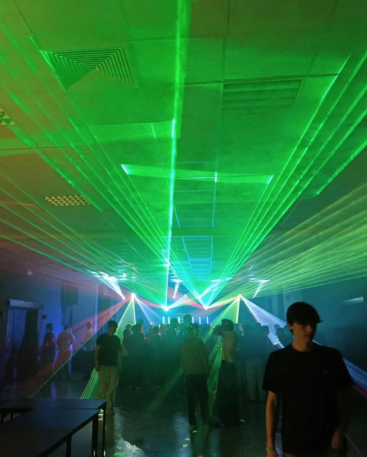 Vatset Deluxe met set van 4 x 4W lasers (tot 500 personen)